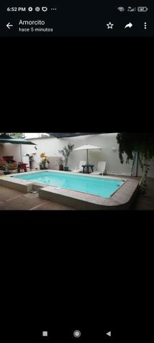 una foto de una piscina en una casa en Casa Quinta Villa Rosita, en Carmen de Apicalá
