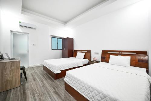 Ένα ή περισσότερα κρεβάτια σε δωμάτιο στο YoKo Airport Saigon Hotel