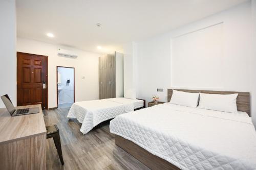 Ένα ή περισσότερα κρεβάτια σε δωμάτιο στο YoKo Airport Saigon Hotel