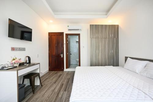 Ένα ή περισσότερα κρεβάτια σε δωμάτιο στο YoKo Airport Saigon Hotel