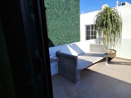 a bench sitting on the side of a building at Depa independiente con Terraza Super ubicado . in Ciudad Madero