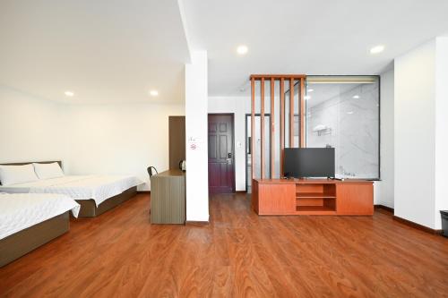 Μια τηλεόραση ή/και κέντρο ψυχαγωγίας στο YoKo Airport Saigon Hotel