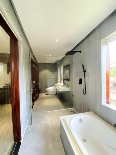 a bathroom with a tub and a sink at Dat Lanh Beach Resort in Lagi
