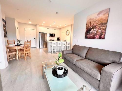 Warm and welcoming Spacious 2bedroom condo