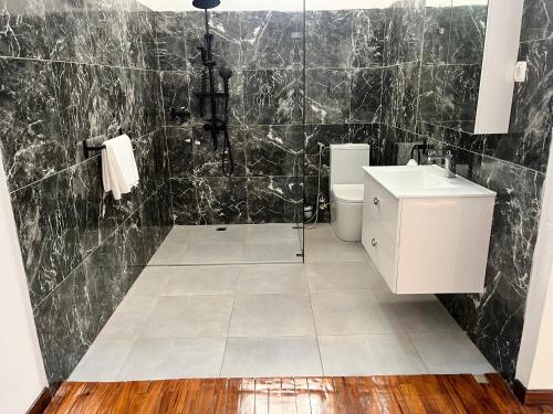 a bathroom with a toilet and a sink at Txumas in Maputo