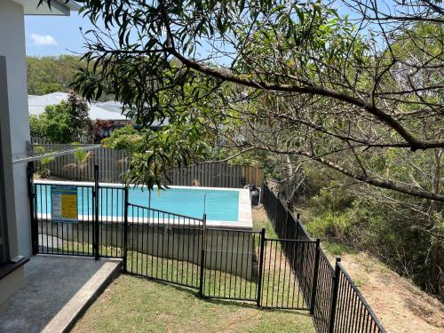 A piscina localizada em Upper Coomera Castle 2 ou nos arredores