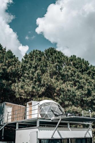 Nespecifikovaný výhled na hory nebo výhled na hory při pohledu z luxury tent