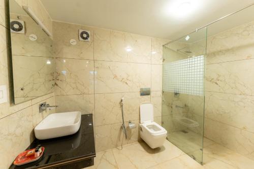 a bathroom with a toilet and a sink and a shower at Hotel Akbar At Dal Lake Ghat Number 1 in Srinagar