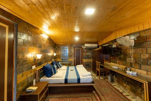 a room with a bed and a sink in it at Hotel Akbar At Dal Lake Ghat Number 1 in Srinagar