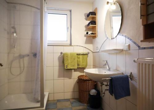 Ένα μπάνιο στο Gästezimmer Weingut Rösch