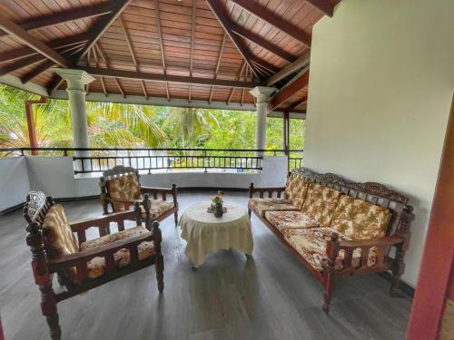 Ein Sitzbereich in der Unterkunft The beach gate villa