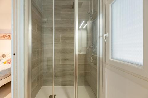 a shower with a glass door in a bathroom at Apartamento los Hermanos in Es Pujols