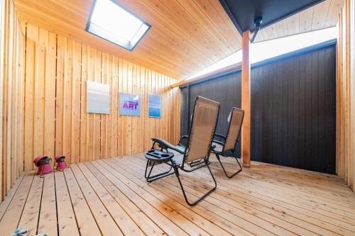 a room with two chairs on a wooden floor at Sumiyoshiya in Nagaoka