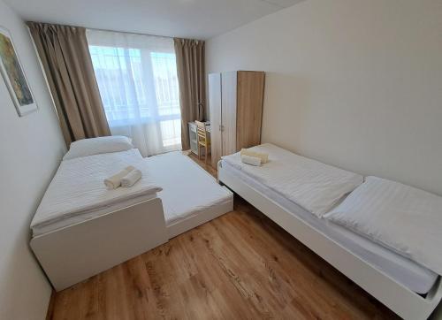 Ένα ή περισσότερα κρεβάτια σε δωμάτιο στο Školský internát Medická 2