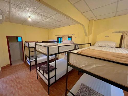 Postel nebo postele na pokoji v ubytování Easy go backpacker hostel