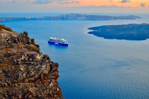 Gallery image of Aeolos Art & Eco Suites Adults Only in Imerovigli