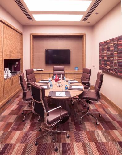 Movenpick Hotel Ankaraにあるテレビまたはエンターテインメントセンター