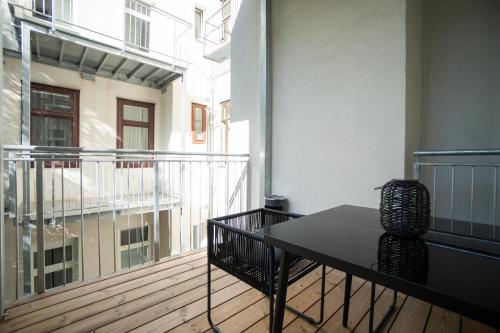 Modern apartment with a balcony near Belvedere