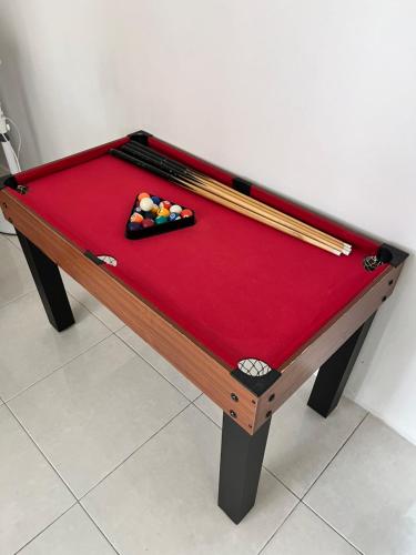 Meja biliard di Cameron Double Story @ Golden Hill