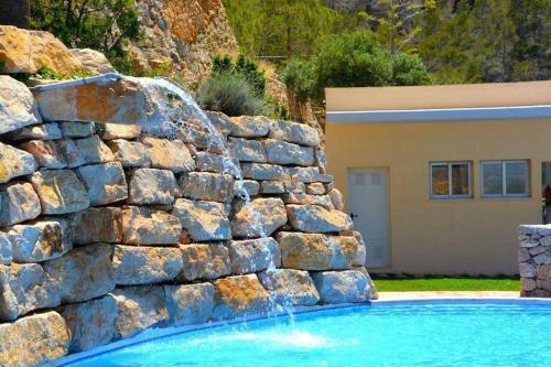 Luxurious 2BR Sea Panoramic View Pool Gym