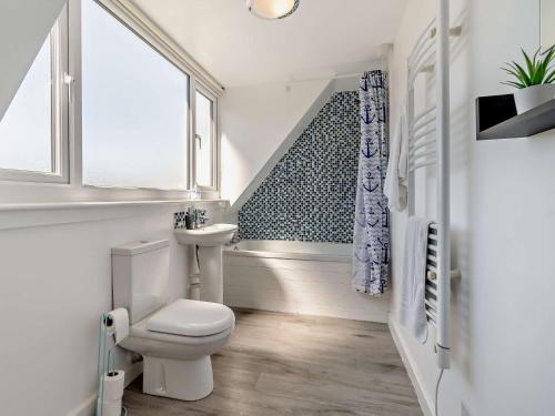 Ett badrum på 2 Bed in Hornsea 91997