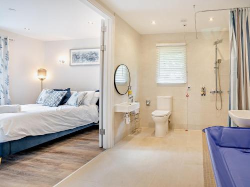 a bedroom with a bed and a sink and a shower at 2 Bed in Gower 91728 in Killay