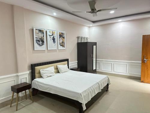 En eller flere senger på et rom på Sonebhadra guesthouse sahil palace