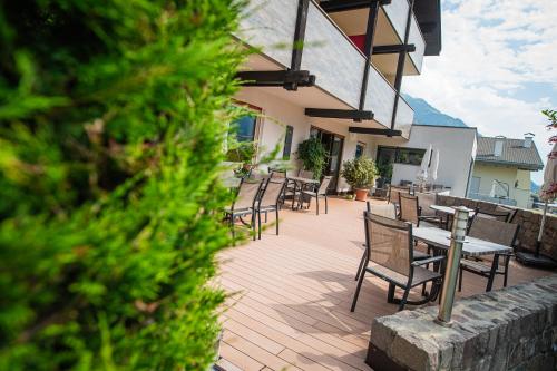 a patio with chairs and tables on a building at Residence Sardis in Castelbello-ciardes