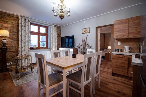a kitchen and dining room with a table and chairs at Villa Sophia in Biskupiec