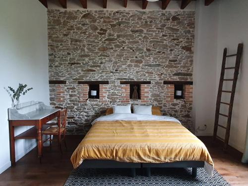 Ένα ή περισσότερα κρεβάτια σε δωμάτιο στο Superbe maison de campagne à deux pas de Nantes