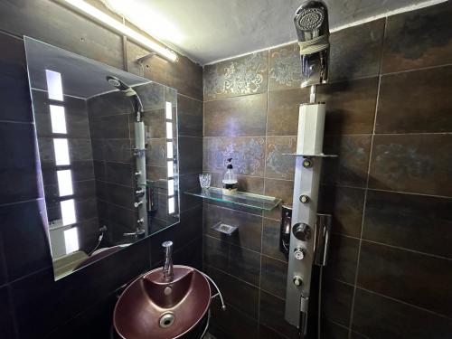 Ett badrum på Harrys apartment