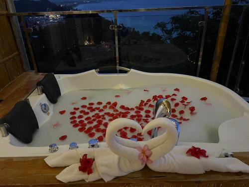 Gambar di galeri bagi Amor Penthouse/Honeymoon Suite with Jacuzzi - Best View in the Island. Hidden Paradise! di Boracay