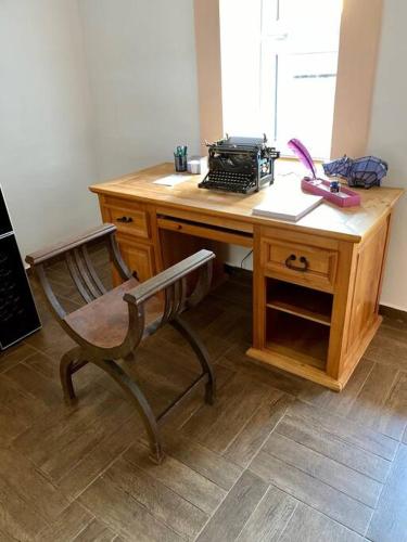 a wooden desk with a chair in front of a desk at Útulný dům pro odpočinek in Malotice