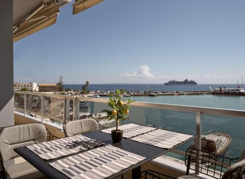 Monopolio Waterfront Apartment with Sea View, by ZanteWize