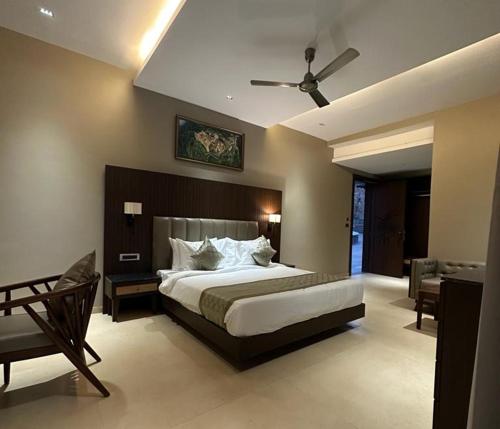 a bedroom with a large bed with a ceiling fan at Sajjan Bagh Resort Kumbhalgarh in Kumbhalgarh