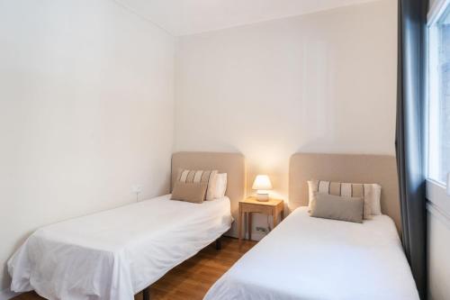Sagrada Familia 2 min away, Spacious 3BR, Barcelona