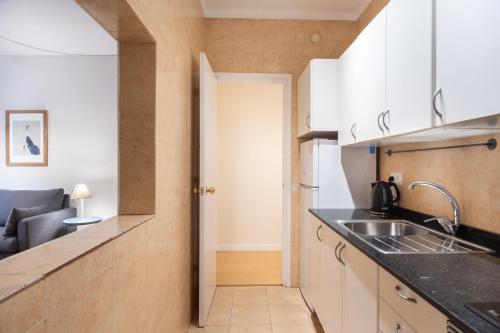 Sagrada Familia 2 min away, Spacious 3BR, Barcelona