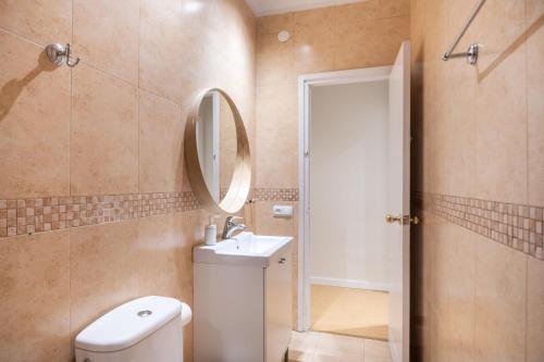 Sagrada Familia 2 min away, Spacious 3BR, Barcelona
