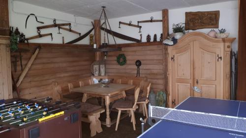 Stolní tenis v ubytování Plattenberger Hof nebo okolí