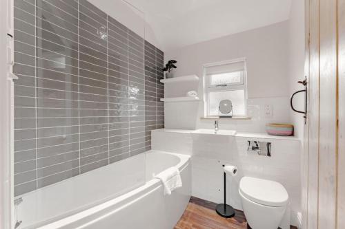 Et badeværelse på 3 Mill Street - Norfolk Cottage Agency