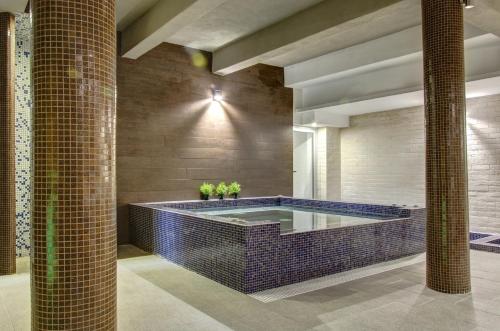 Hotel Monte Cristoの敷地内または近くにあるプール