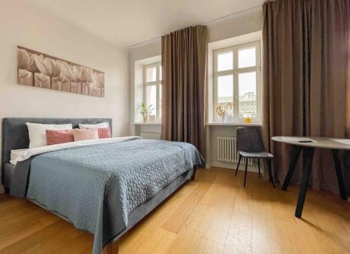 Modern Center Studio Apartment