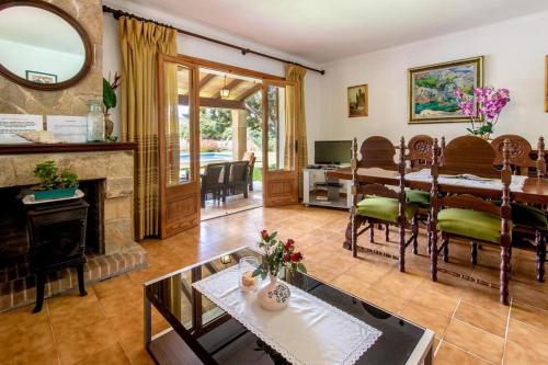3 bedrooms villa with pool near Pollensa by Renthousing