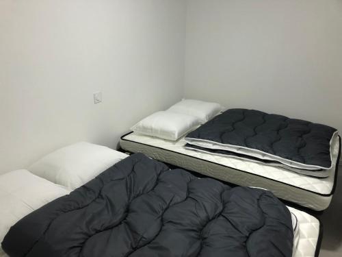 - deux lits superposés dans un dortoir doté d'un tripthritisthritisthritisthritisthritisbestosbestosbestos dans l'établissement appartement 8 couchages, à Laveissière