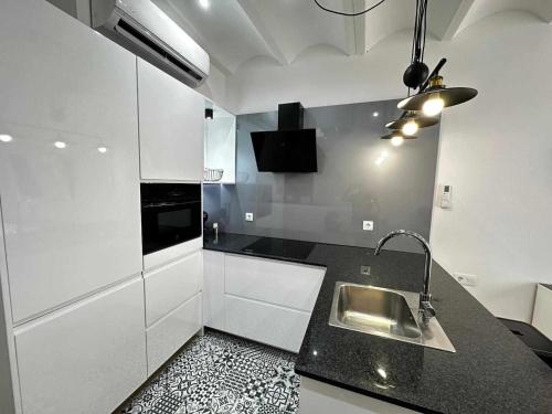 Dapur atau dapur kecil di A H Rentals Van Gogh apartamento