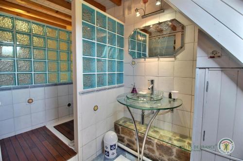 a bathroom with a sink and a shower at Anermitte in Plouguiel