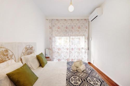 a bedroom with a bed and a window at Trindade Porto City Centre in Porto