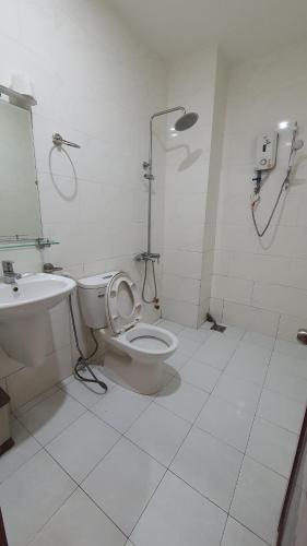 a bathroom with a toilet and a shower and a sink at Khách Sạn Thadico 9 in Ho Chi Minh City
