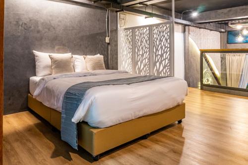 a bedroom with a large bed in a room at Usman Halal Home in Bangkok