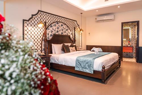 a bedroom with a bed in a room at Manu Maharani Resort in Rāmnagar